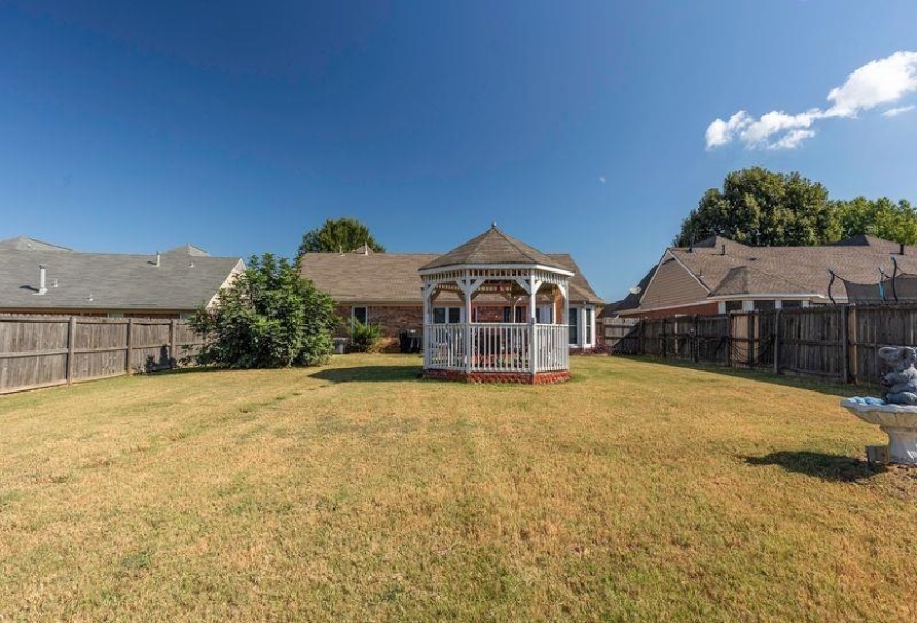 4397 BRADFORD DR, Horn Lake, Mississippi 38637, 3 Bedroom Bedrooms, 7 Room Rooms,2 BathroomBathrooms,Residential,For Sale,BRADFORD,0,10229712