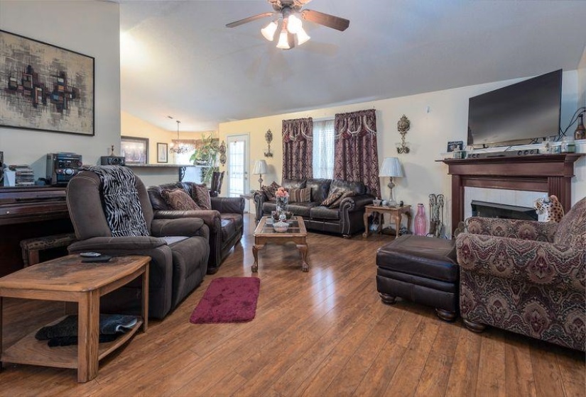 4397 BRADFORD DR, Horn Lake, Mississippi 38637, 3 Bedroom Bedrooms, 7 Room Rooms,2 BathroomBathrooms,Residential,For Sale,BRADFORD,0,10229712
