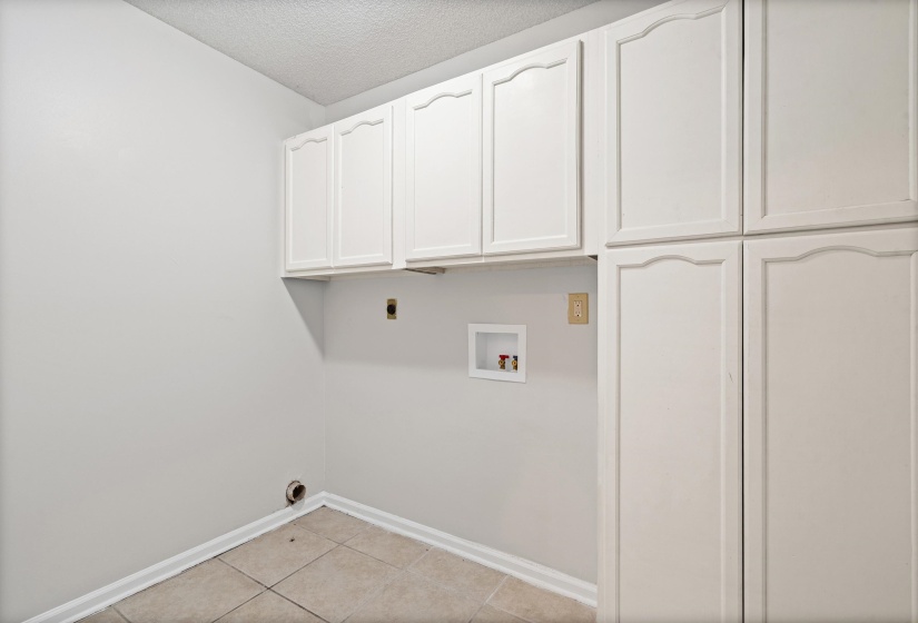 9083 HEARTH STONE CV, Memphis, Tennessee 38016, 4 Bedroom Bedrooms, 8 Room Rooms,2.1 BathroomBathrooms,Residential,For Sale,HEARTH STONE,0,10229713