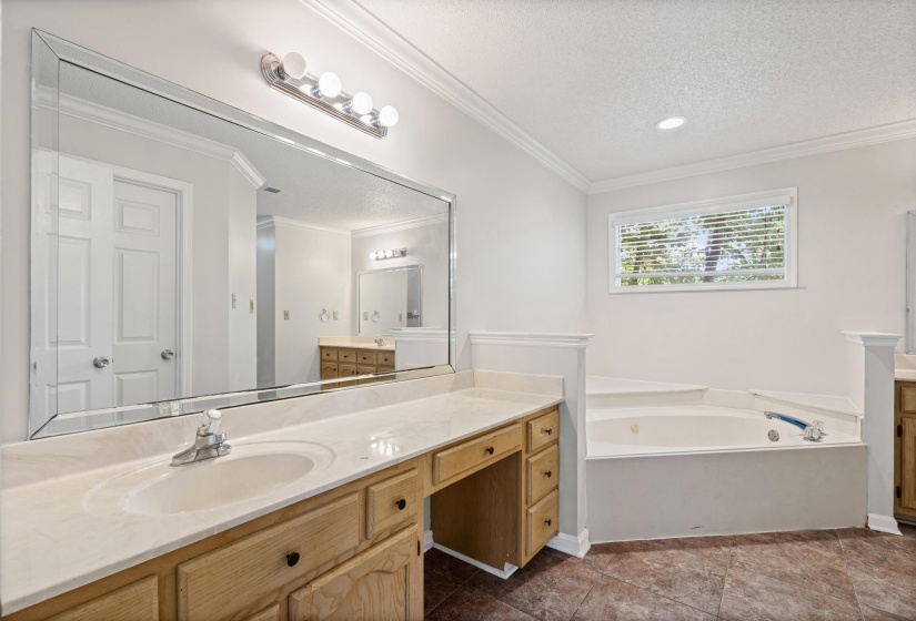 9083 HEARTH STONE CV, Memphis, Tennessee 38016, 4 Bedroom Bedrooms, 8 Room Rooms,2.1 BathroomBathrooms,Residential,For Sale,HEARTH STONE,0,10229713
