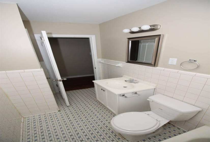 1749 PERKINS RD, Memphis, Tennessee 38117, 3 Bedroom Bedrooms, 6 Room Rooms,1 BathroomBathrooms,Residential,For Sale,PERKINS,0,10229717