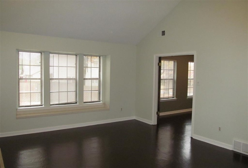 3736 CARNES AVE, Memphis, Tennessee 38111, 4 Bedroom Bedrooms, 10 Room Rooms,2 BathroomBathrooms,Residential,For Sale,CARNES,0,10229724