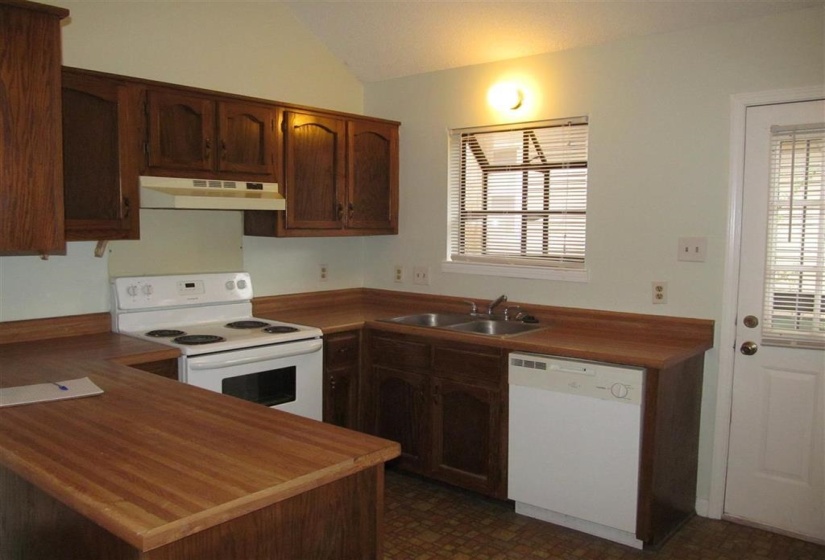 3736 CARNES AVE, Memphis, Tennessee 38111, 4 Bedroom Bedrooms, 10 Room Rooms,2 BathroomBathrooms,Residential,For Sale,CARNES,0,10229724