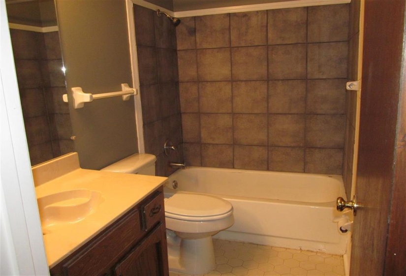 3736 CARNES AVE, Memphis, Tennessee 38111, 4 Bedroom Bedrooms, 10 Room Rooms,2 BathroomBathrooms,Residential,For Sale,CARNES,0,10229724