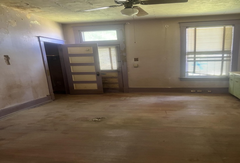 1277 SNOWDEN AVE, Memphis, Tennessee 38107, 4 Bedroom Bedrooms, 7 Room Rooms,2 BathroomBathrooms,Residential,For Sale,SNOWDEN,0,10229726