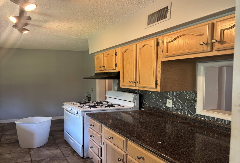 3995 SOUTHLAWN AVE, Memphis, Tennessee 38111, 3 Bedroom Bedrooms, 5 Room Rooms,1.1 BathroomBathrooms,Residential,For Sale,SOUTHLAWN,0,10229730