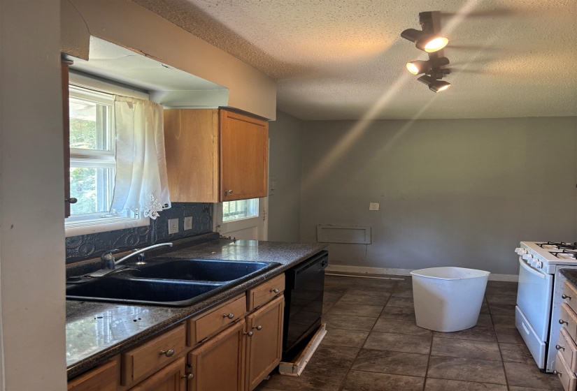 3995 SOUTHLAWN AVE, Memphis, Tennessee 38111, 3 Bedroom Bedrooms, 5 Room Rooms,1.1 BathroomBathrooms,Residential,For Sale,SOUTHLAWN,0,10229730