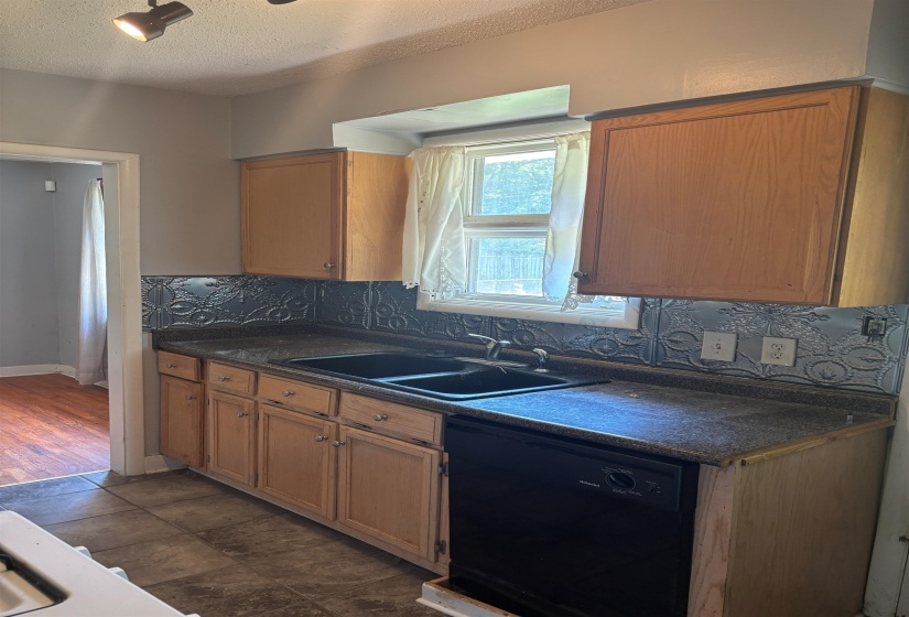 3995 SOUTHLAWN AVE, Memphis, Tennessee 38111, 3 Bedroom Bedrooms, 5 Room Rooms,1.1 BathroomBathrooms,Residential,For Sale,SOUTHLAWN,0,10229730