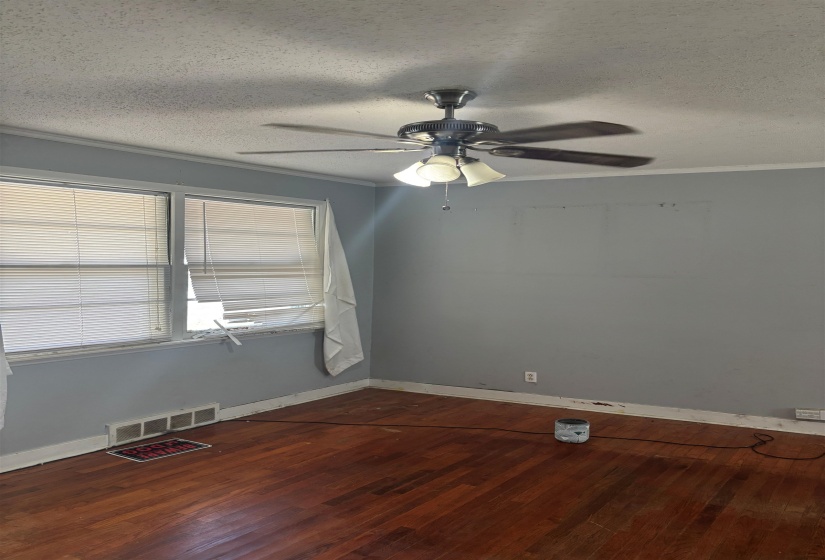 3995 SOUTHLAWN AVE, Memphis, Tennessee 38111, 3 Bedroom Bedrooms, 5 Room Rooms,1.1 BathroomBathrooms,Residential,For Sale,SOUTHLAWN,0,10229730