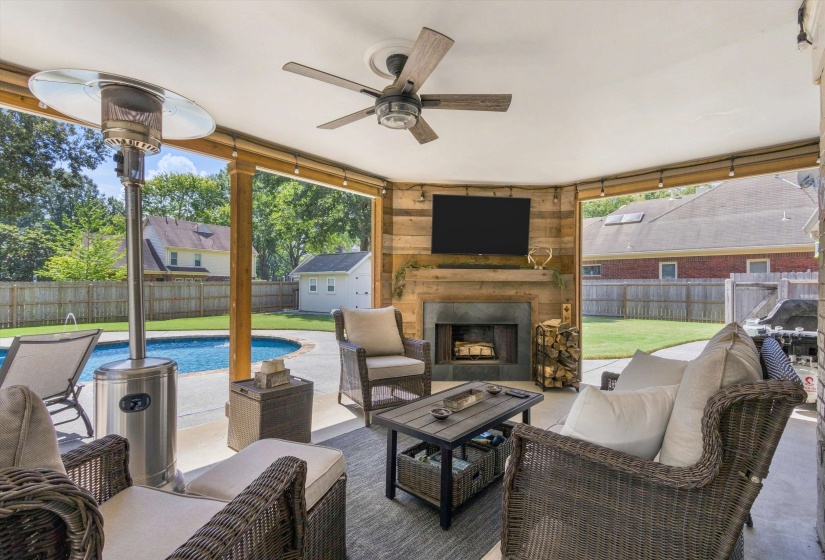 963 AUTUMN OAKS CIR, Collierville, Tennessee 38017, 4 Bedroom Bedrooms, 13 Room Rooms,3 BathroomBathrooms,Residential,For Sale,AUTUMN OAKS,0,10229741