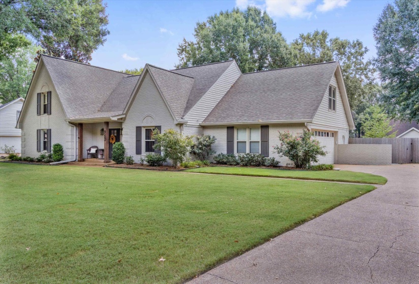 963 AUTUMN OAKS CIR, Collierville, Tennessee 38017, 4 Bedroom Bedrooms, 13 Room Rooms,3 BathroomBathrooms,Residential,For Sale,AUTUMN OAKS,0,10229741