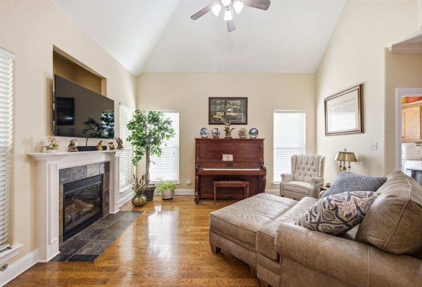 4155 LARCH POINT CV, Lakeland, Tennessee 38002, 4 Bedroom Bedrooms, 9 Room Rooms,2.1 BathroomBathrooms,Residential,For Sale,LARCH POINT,0,10229745