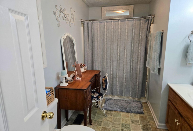 190 AMELIA BREANN DR, Selmer, Tennessee 38375-3293, 3 Bedroom Bedrooms, 8 Room Rooms,2 BathroomBathrooms,Residential,For Sale,AMELIA BREANN,0,10229746