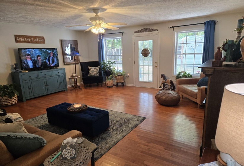 190 AMELIA BREANN DR, Selmer, Tennessee 38375-3293, 3 Bedroom Bedrooms, 8 Room Rooms,2 BathroomBathrooms,Residential,For Sale,AMELIA BREANN,0,10229746