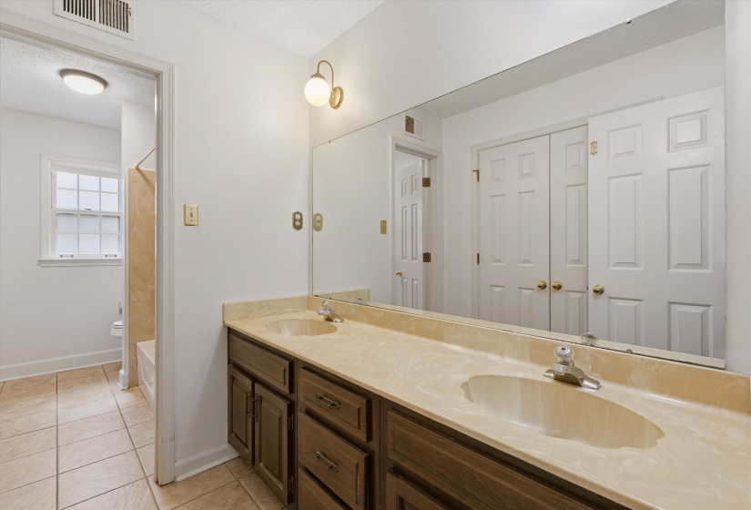 7675 MARDITE CV, Germantown, Tennessee 38138, 4 Bedroom Bedrooms, 9 Room Rooms,3 BathroomBathrooms,Residential,For Sale,MARDITE,0,10229749
