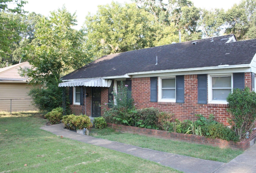1596 RUSSWOOD RD, Memphis, Tennessee 38108, 2 Bedroom Bedrooms, 6 Room Rooms,1 BathroomBathrooms,Residential,For Sale,RUSSWOOD,0,10229750