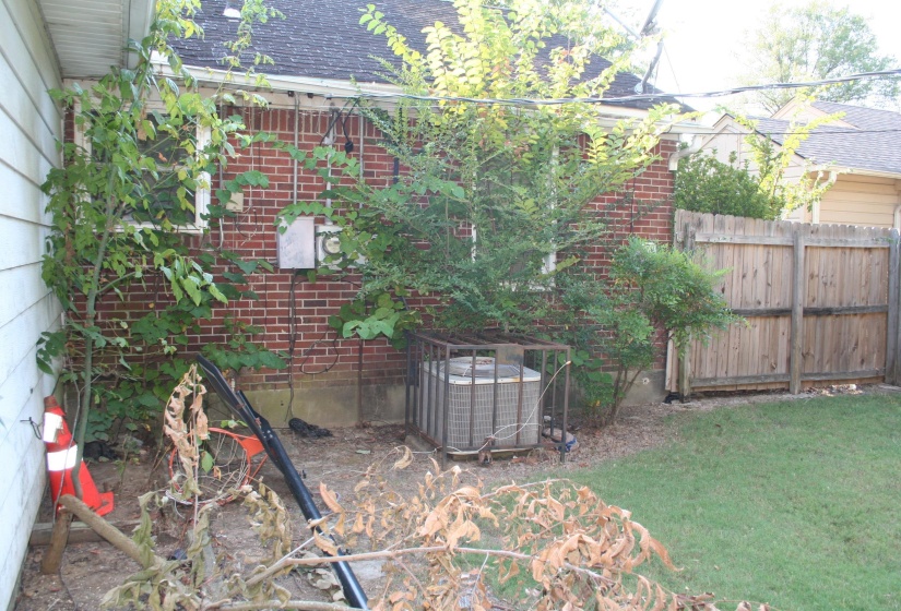 1596 RUSSWOOD RD, Memphis, Tennessee 38108, 2 Bedroom Bedrooms, 6 Room Rooms,1 BathroomBathrooms,Residential,For Sale,RUSSWOOD,0,10229750