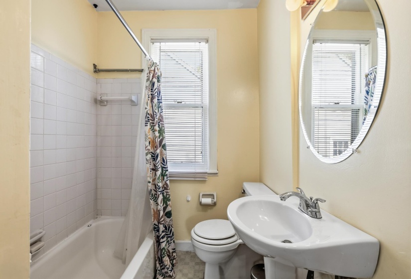 634 COX ST, Memphis, Tennessee 38104, 4 Bedroom Bedrooms, 9 Room Rooms,2.1 BathroomBathrooms,Residential,For Sale,COX,0,10229751