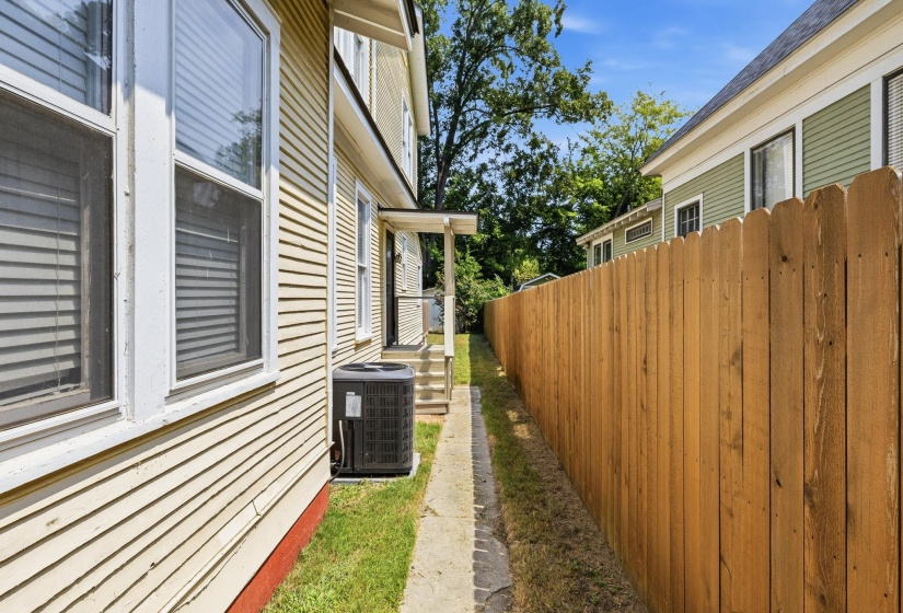 634 COX ST, Memphis, Tennessee 38104, 4 Bedroom Bedrooms, 9 Room Rooms,2.1 BathroomBathrooms,Residential,For Sale,COX,0,10229751
