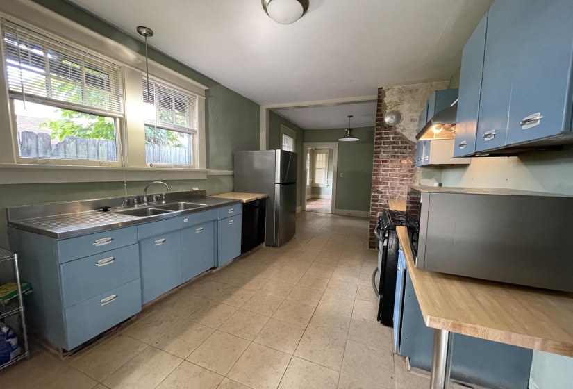831 AVALON ST, Memphis, Tennessee 38107, 3 Bedroom Bedrooms, 7 Room Rooms,2.1 BathroomBathrooms,Residential,For Sale,AVALON,0,10229753