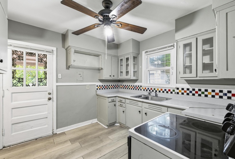 4906 SPOTTSWOOD AVE, Memphis, Tennessee 38117, 3 Bedroom Bedrooms, 6 Room Rooms,1 BathroomBathrooms,Residential,For Sale,SPOTTSWOOD,0,10229758