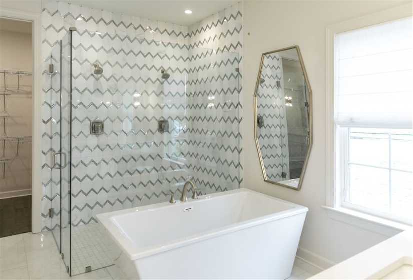 9636 GRAYS MEADOW DR, Cordova, Tennessee 38018, 5 Bedrooms Bedrooms, 10 Rooms Rooms,3 BathroomsBathrooms,Residential,For Sale,GRAYS MEADOW,10085542