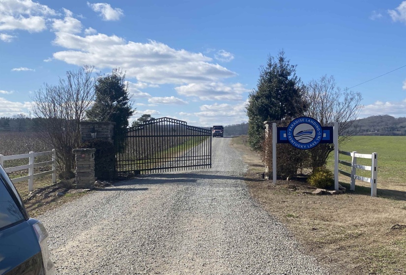 000 HARDIN BOTTOM RIVER RD, Clifton, Tennessee 38425-9999, ,Land,For Sale,HARDIN BOTTOM RIVER,10166557