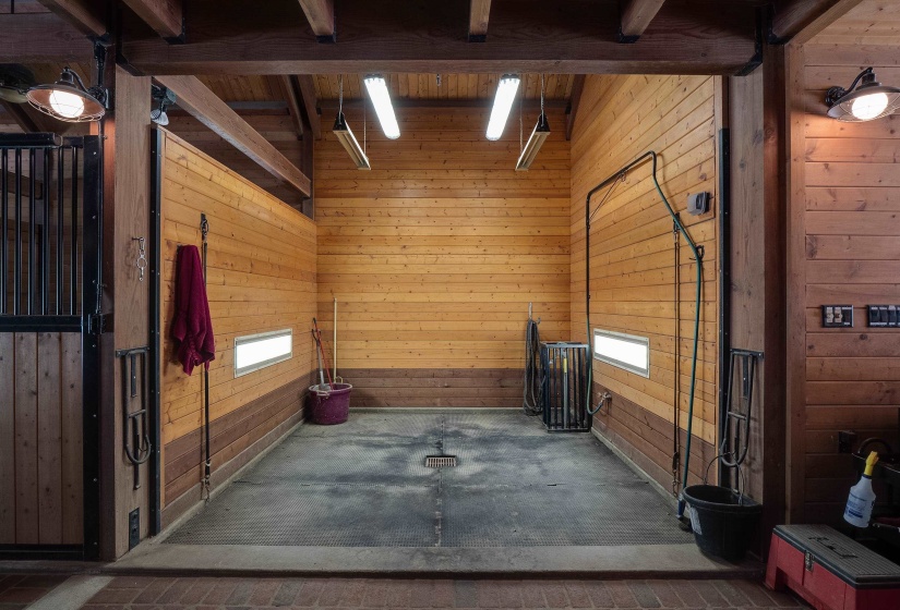 Wash rack with hot/cold water