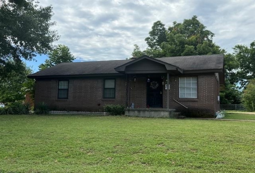 View of front of house with a front yard