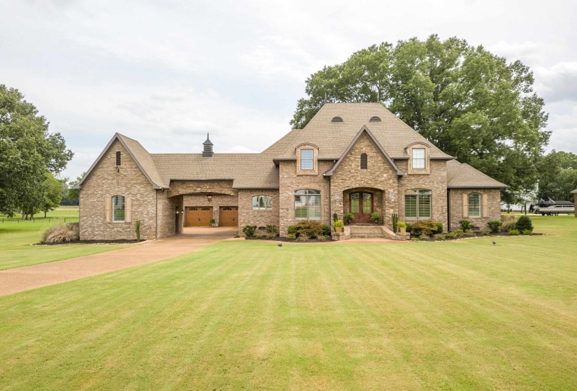 200 TWIN FORK LN, Savannah, Tennessee 38372, 4 Bedrooms Bedrooms, 15 Rooms Rooms,4.2 BathroomsBathrooms,Residential,For Sale,TWIN FORK,10177262