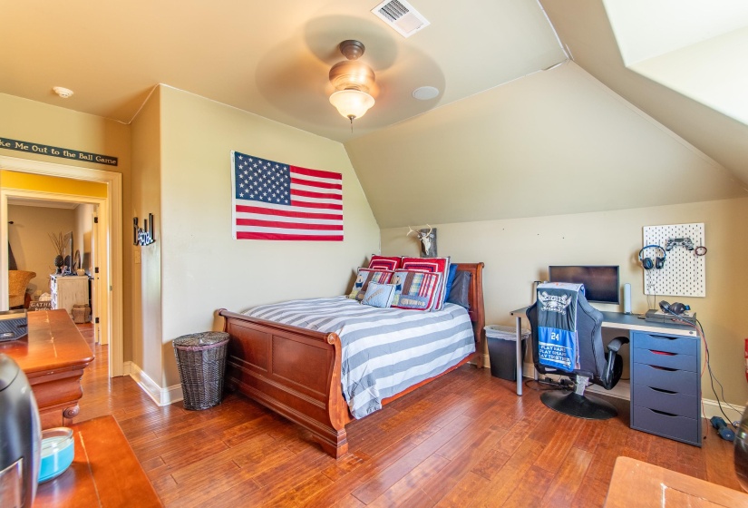 200 TWIN FORK LN, Savannah, Tennessee 38372, 4 Bedrooms Bedrooms, 15 Rooms Rooms,4.2 BathroomsBathrooms,Residential,For Sale,TWIN FORK,10177262
