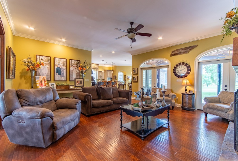 200 TWIN FORK LN, Savannah, Tennessee 38372, 4 Bedrooms Bedrooms, 15 Rooms Rooms,4.2 BathroomsBathrooms,Residential,For Sale,TWIN FORK,10177262