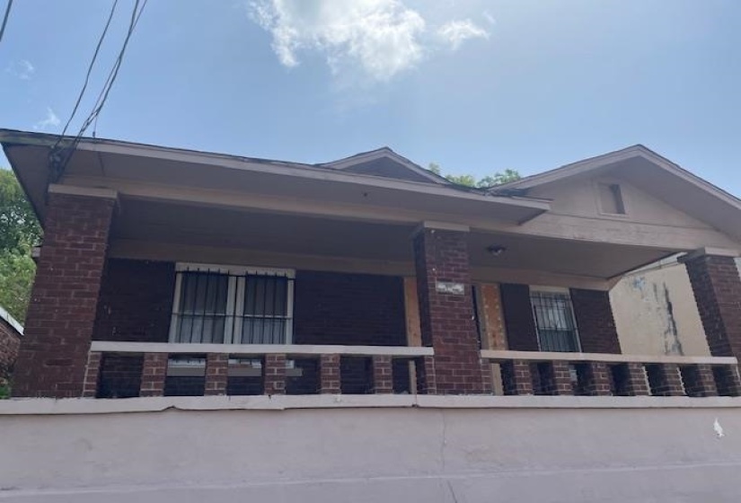 View of home's exterior