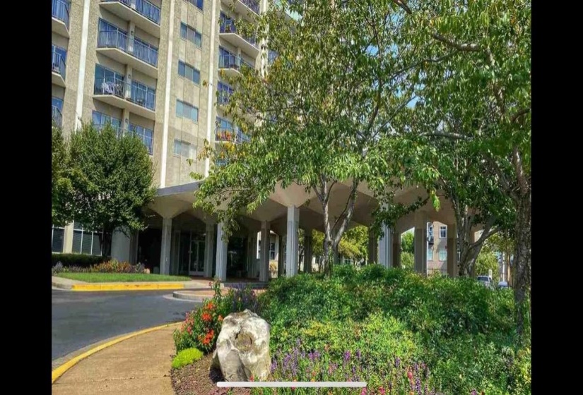655 RIVERSIDE DR, Memphis, Tennessee 38103, 2 Bedrooms Bedrooms, 4 Rooms Rooms,2 BathroomsBathrooms,Residential,For Sale,RIVERSIDE,10182025