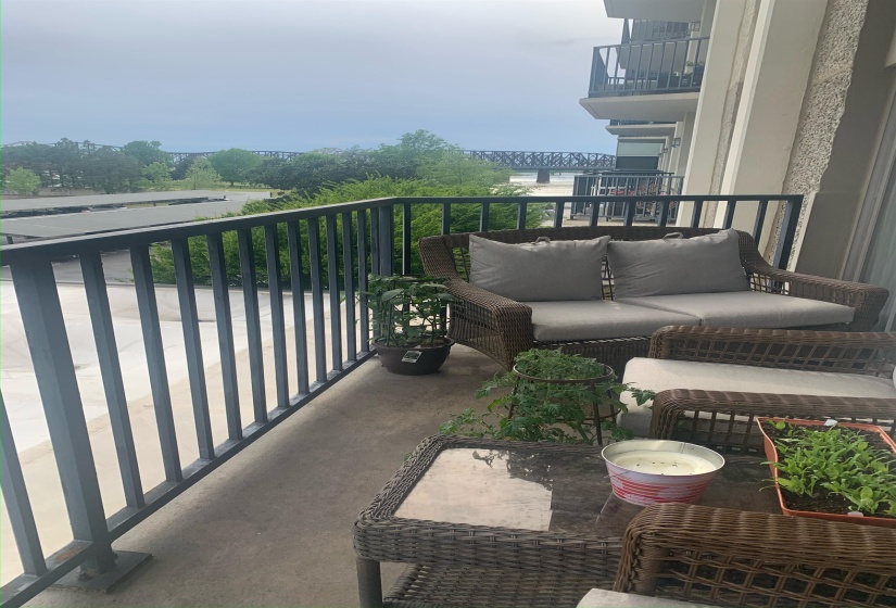 655 RIVERSIDE DR, Memphis, Tennessee 38103, 2 Bedrooms Bedrooms, 4 Rooms Rooms,2 BathroomsBathrooms,Residential,For Sale,RIVERSIDE,10182025