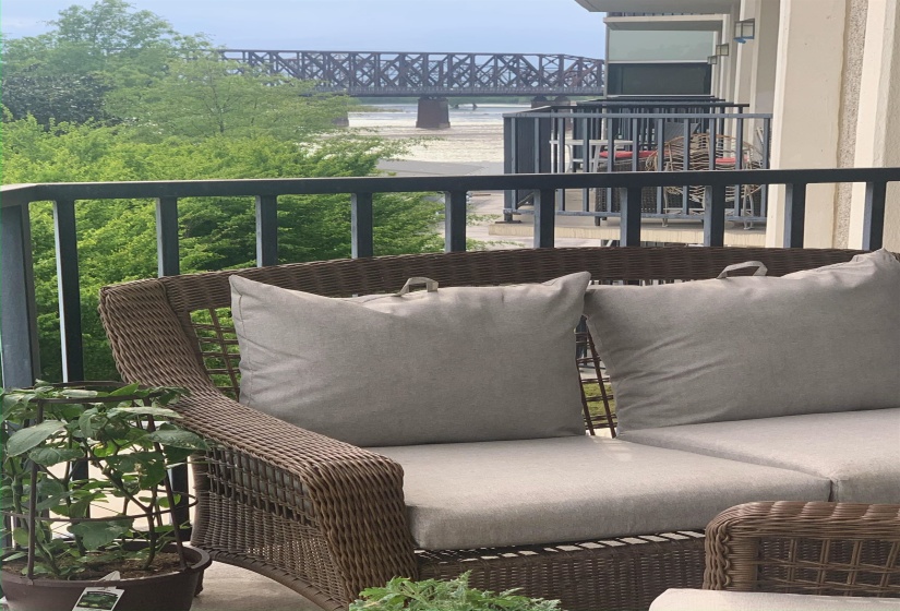 655 RIVERSIDE DR, Memphis, Tennessee 38103, 2 Bedrooms Bedrooms, 4 Rooms Rooms,2 BathroomsBathrooms,Residential,For Sale,RIVERSIDE,10182025