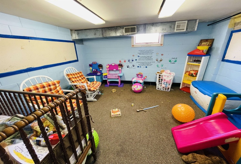 Rec room with carpet