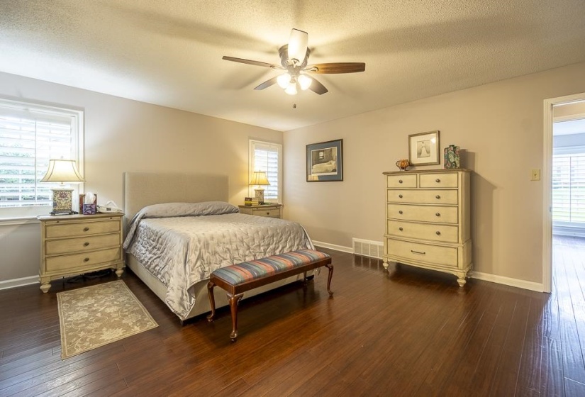 7150 WOODRIDGE LN, Germantown, Tennessee 38138, 5 Bedrooms Bedrooms, 9 Rooms Rooms,3 BathroomsBathrooms,Residential,For Sale,WOODRIDGE,10182474