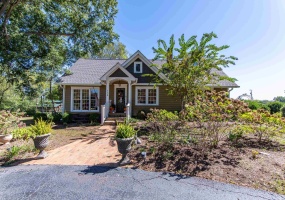 128 OAK ST, Adamsville, Tennessee 38310, 4 Bedrooms Bedrooms, 9 Rooms Rooms,2 BathroomsBathrooms,Residential,For Sale,OAK,10182620