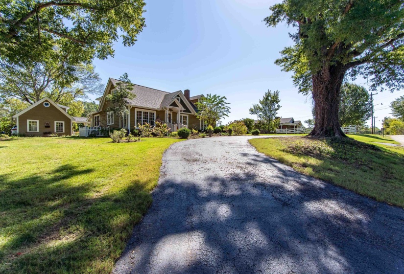 View of front of house featuring a front yard