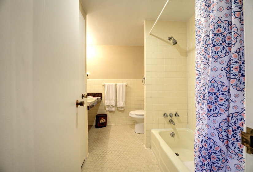 1960 PARKWAY AVE, Memphis, Tennessee 38112, 2 Bedrooms Bedrooms, 5 Rooms Rooms,2 BathroomsBathrooms,Residential,For Sale,PARKWAY,10182683