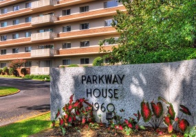 1960 PARKWAY AVE, Memphis, Tennessee 38112, 2 Bedrooms Bedrooms, 5 Rooms Rooms,2 BathroomsBathrooms,Residential,For Sale,PARKWAY,10182683