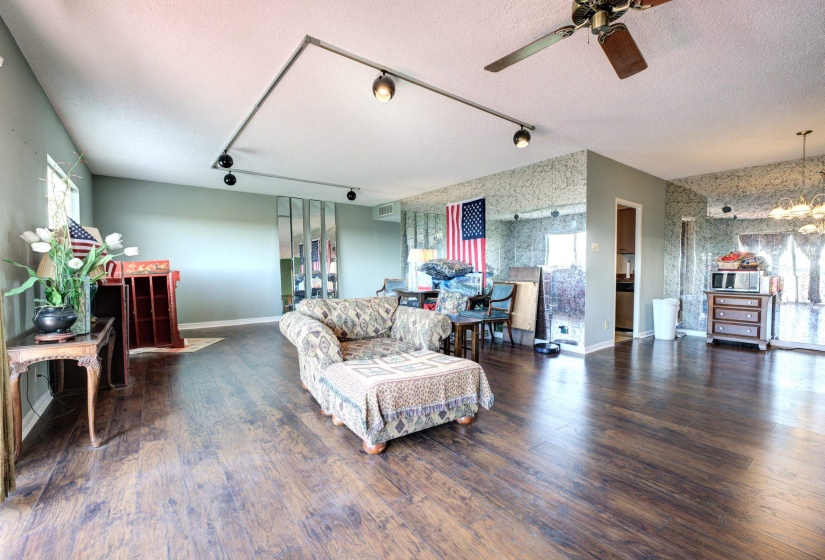 1960 PARKWAY AVE, Memphis, Tennessee 38112, 2 Bedrooms Bedrooms, 5 Rooms Rooms,2 BathroomsBathrooms,Residential,For Sale,PARKWAY,10182683