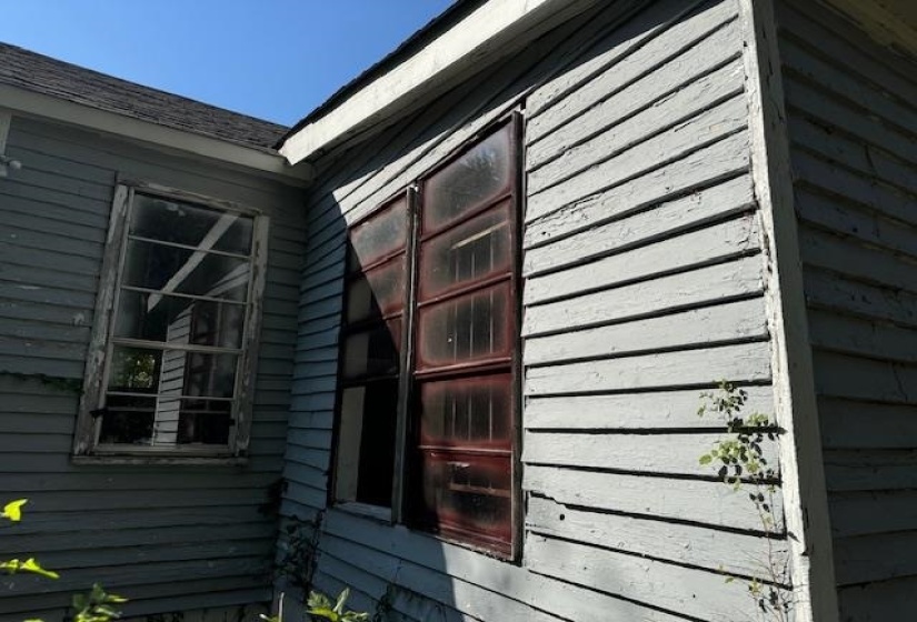 View of home's exterior