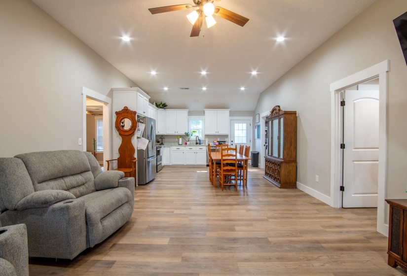 15 BAYBERRY CV, Savannah, Tennessee 38372, 3 Bedrooms Bedrooms, 6 Rooms Rooms,2 BathroomsBathrooms,Residential,For Sale,BAYBERRY,10183743