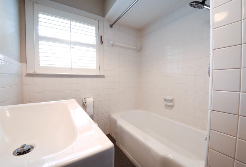4543 CHARLESWOOD AVE, Memphis, Tennessee 38117, 4 Bedrooms Bedrooms, 7 Rooms Rooms,2.1 BathroomsBathrooms,Residential,For Sale,CHARLESWOOD,10183824