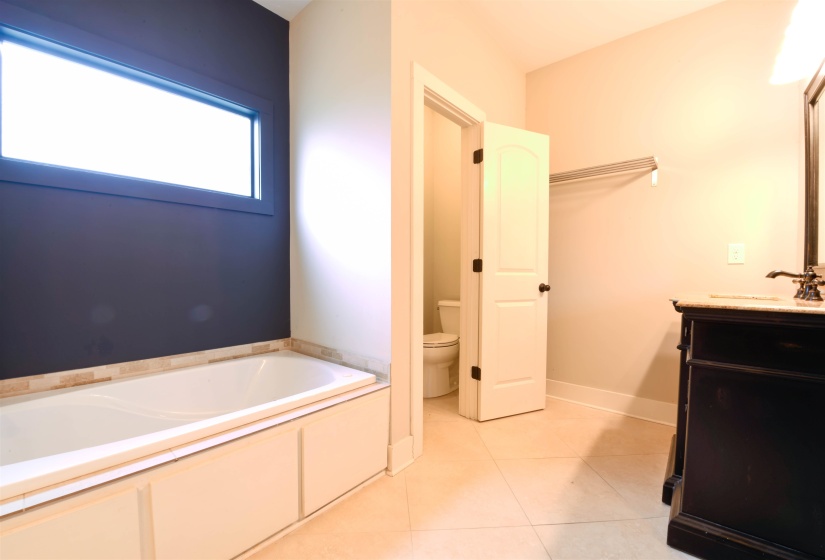 4543 CHARLESWOOD AVE, Memphis, Tennessee 38117, 4 Bedrooms Bedrooms, 7 Rooms Rooms,2.1 BathroomsBathrooms,Residential,For Sale,CHARLESWOOD,10183824