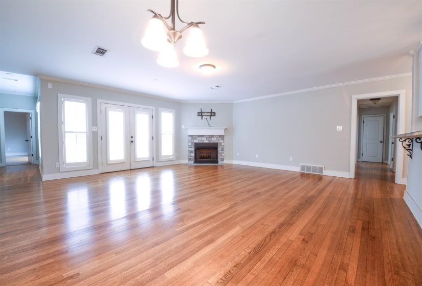 4543 CHARLESWOOD AVE, Memphis, Tennessee 38117, 4 Bedrooms Bedrooms, 7 Rooms Rooms,2.1 BathroomsBathrooms,Residential,For Sale,CHARLESWOOD,10183824
