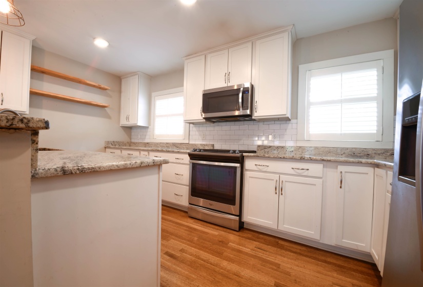 4543 CHARLESWOOD AVE, Memphis, Tennessee 38117, 4 Bedrooms Bedrooms, 7 Rooms Rooms,2.1 BathroomsBathrooms,Residential,For Sale,CHARLESWOOD,10183824