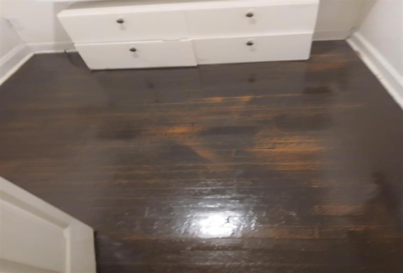 Interior details with wood-type flooring